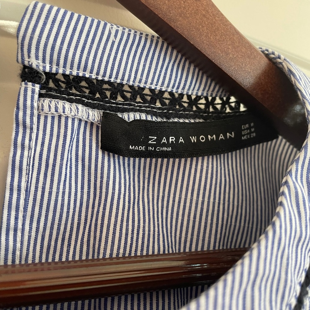 Zara eyelet flutter sleeve dress - Picture 4 of 4